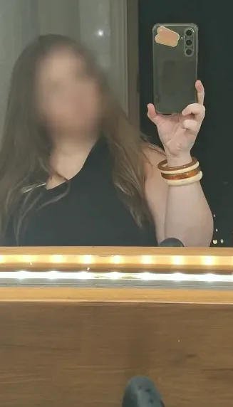 Amira, 19