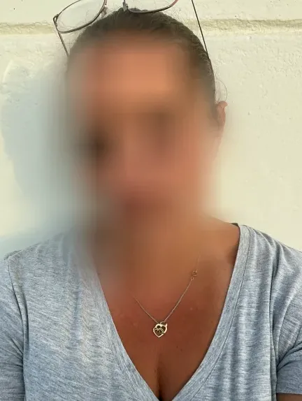 Caroline, 33