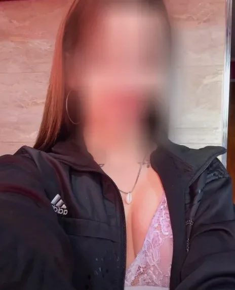 Clara, 27