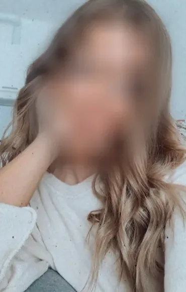 Ella, 28