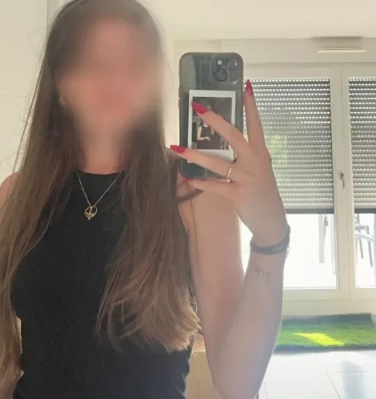 Emilia, 27