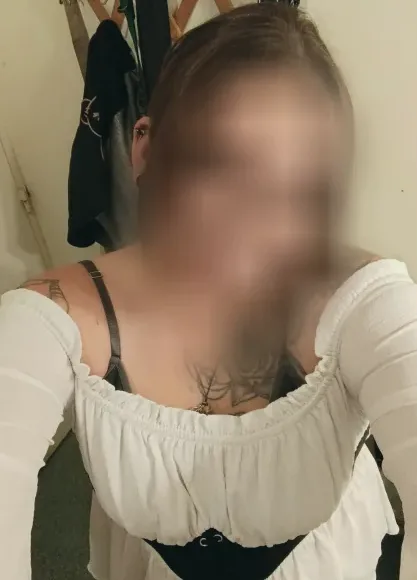 Emina, 31