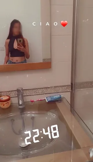 Helena, 23