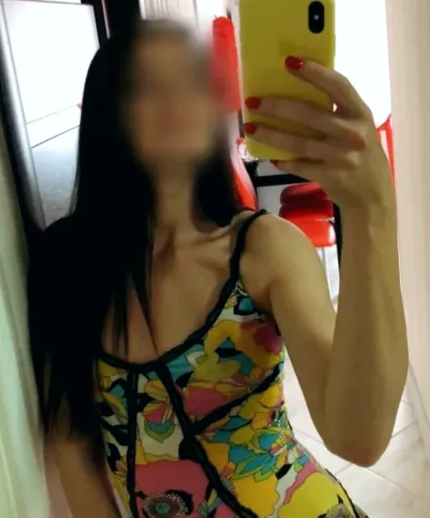 Ivana, 35