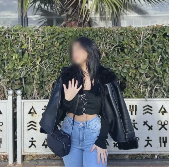 Ivana, 19