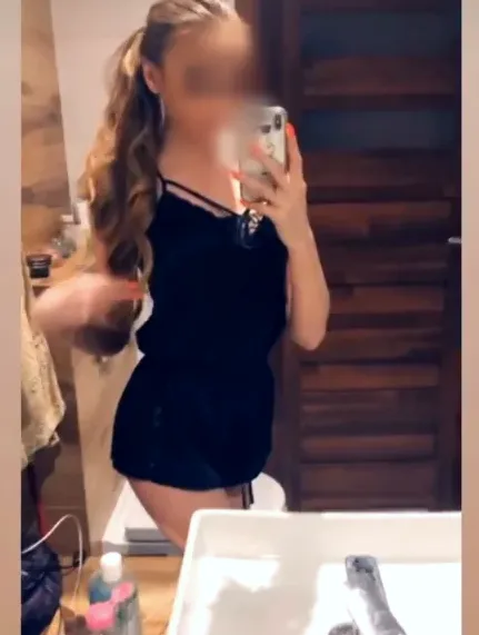 Jasmin, 29