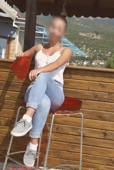 Julie, 34