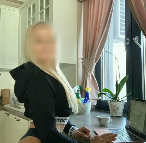 Marianne, 34