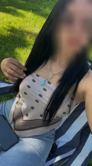 Sara, 25