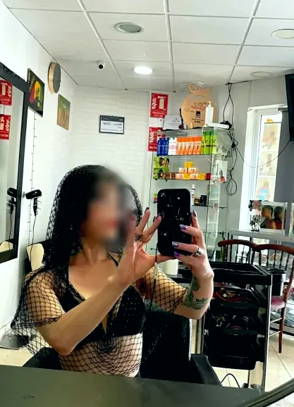Tina, 33